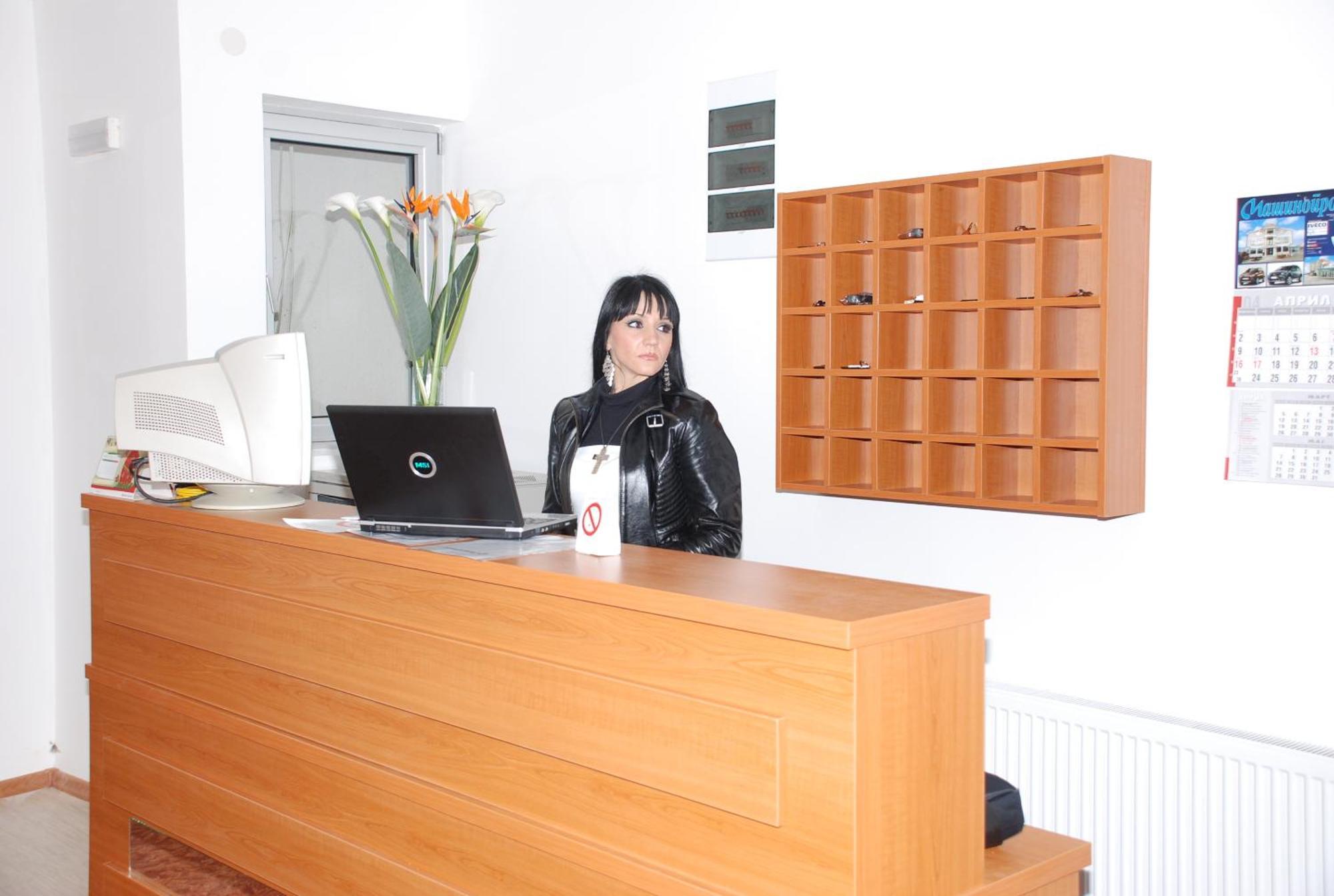 M Garni Hotel Враня Екстериор снимка